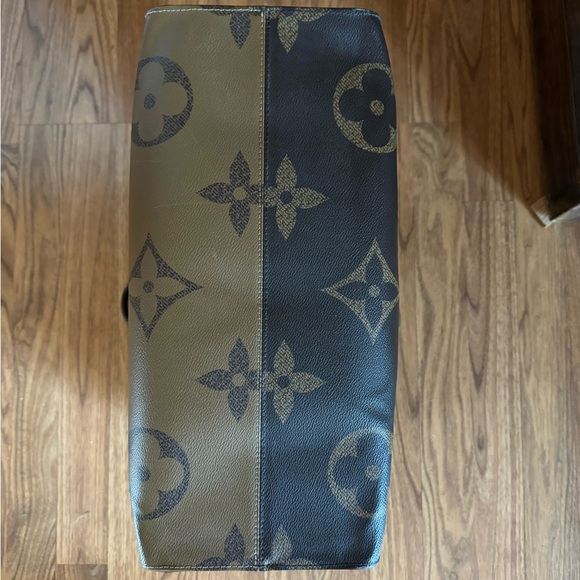 Louis Vuitton OnTheGo GM - Picture 5 of 9